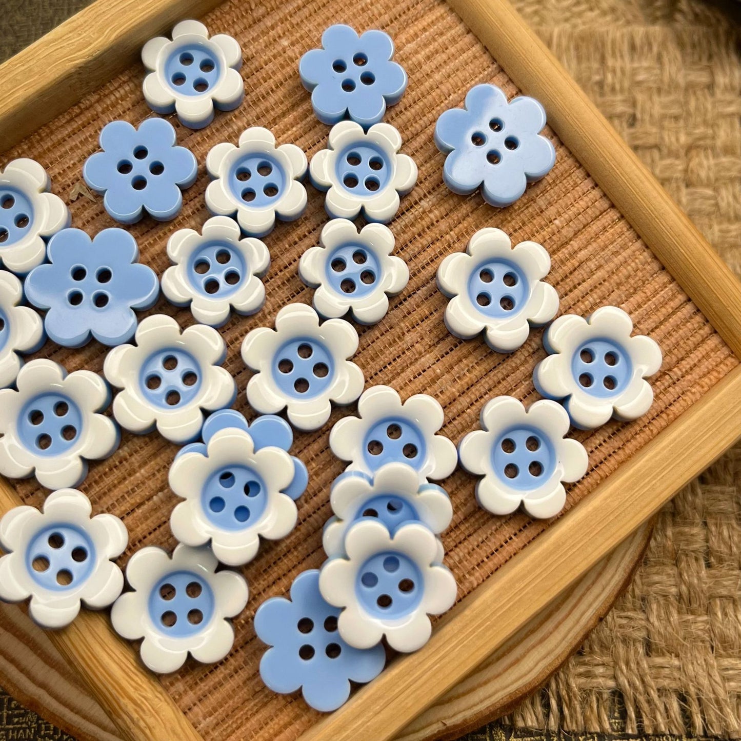 4-Hole Flower Button  1.5 cm (0.6 inch) (2 pcs)