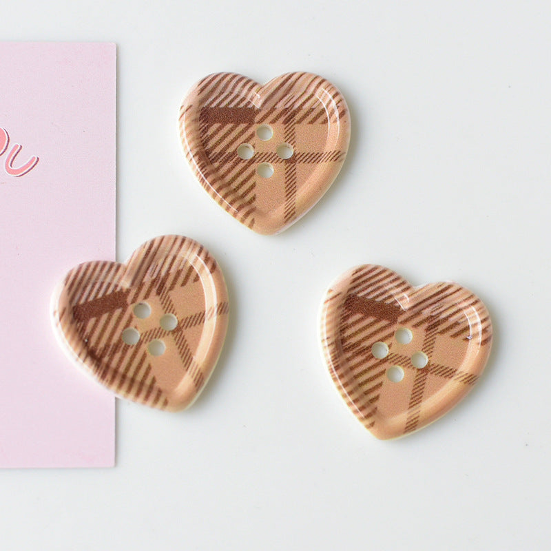 4-Hole Heart Pattern Button  2.5*2.4 cm (1*0.9 inch) (2 pcs)