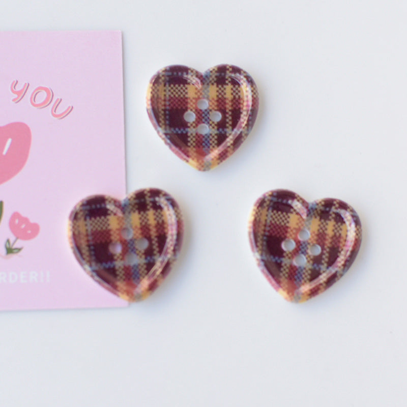 4-Hole Heart Pattern Button  2.5*2.4 cm (1*0.9 inch) (2 pcs)