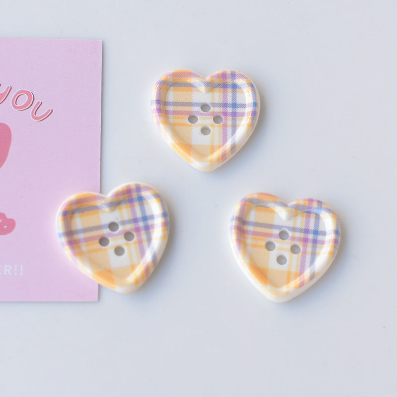 4-Hole Heart Pattern Button  2.5*2.4 cm (1*0.9 inch) (2 pcs)