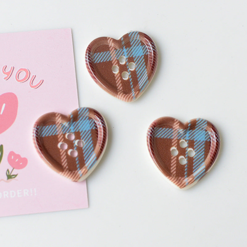 4-Hole Heart Pattern Button  2.5*2.4 cm (1*0.9 inch) (2 pcs)