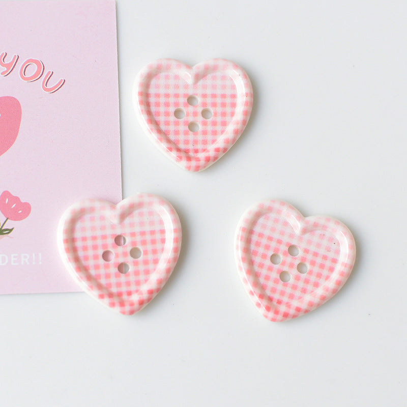 4-Hole Heart Pattern Button  2.5*2.4 cm (1*0.9 inch) (2 pcs)
