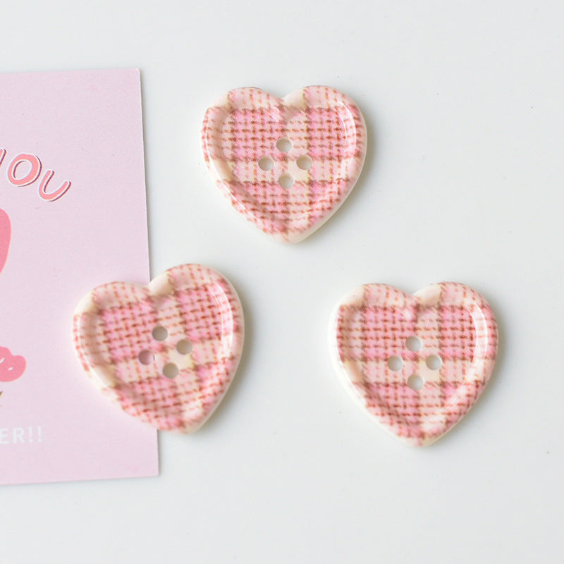 4-Hole Heart Pattern Button  2.5*2.4 cm (1*0.9 inch) (2 pcs)