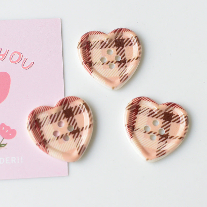4-Hole Heart Pattern Button  2.5*2.4 cm (1*0.9 inch) (2 pcs)