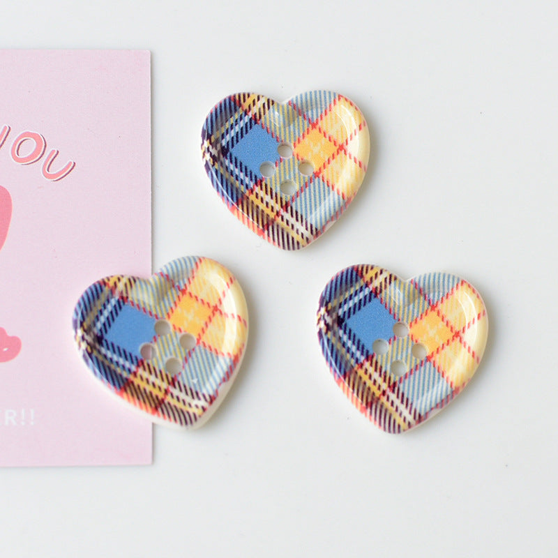 4-Hole Heart Pattern Button  2.5*2.4 cm (1*0.9 inch) (2 pcs)
