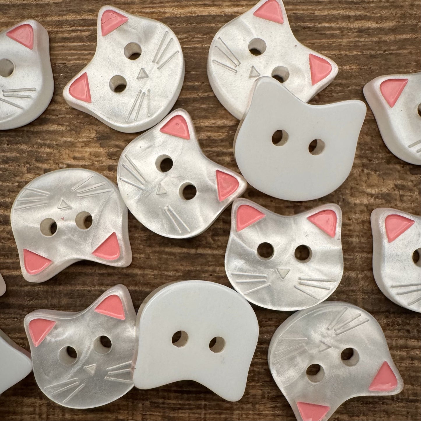 2-Hole cat Button 1.2cm ( 0.5 inch) (3pcs)